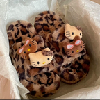 Pantufa Hello Kitty Leopardo
