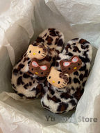 Pantufa Hello Kitty Leopardo